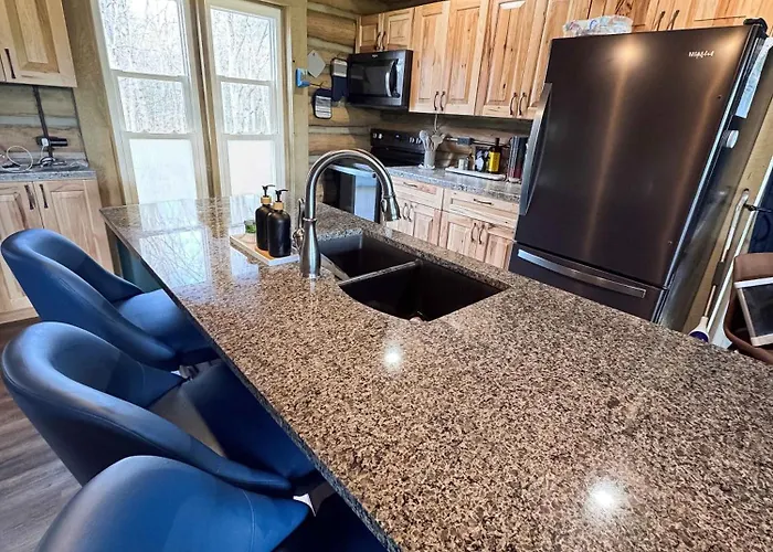 A Novel 3 Bed 2 Bath Log In Shelbyville, Il Holiday home Shelbyville
