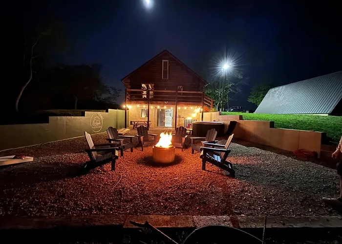 A Novel 3 Bed 2 Bath Log In Shelbyville, Il Holiday home Shelbyville
